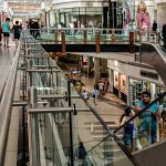 Commerce en centre commercial ou magasin en ligne : Que choisir ?
